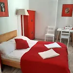 מלון דירות Oki Doki Old Town 4*